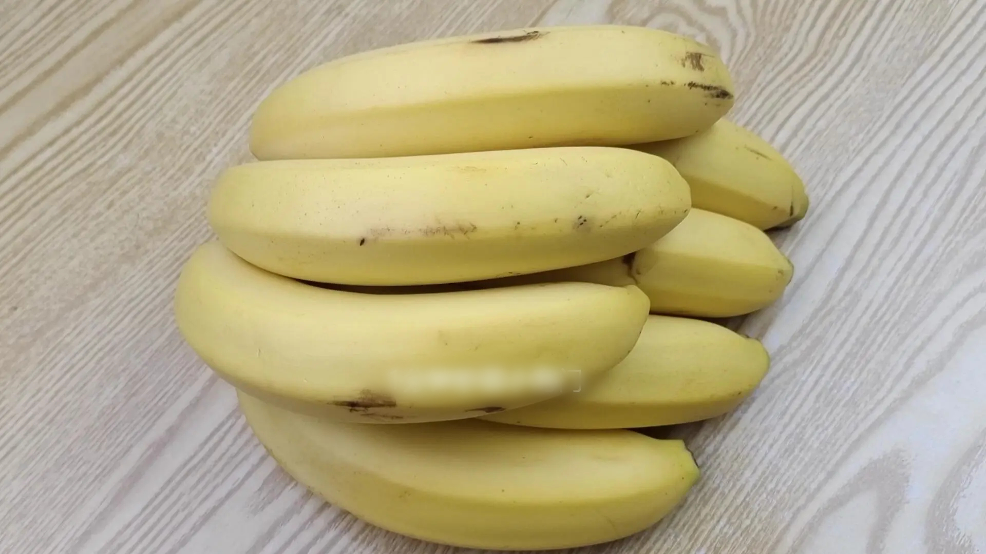 Khi mua chuối, người sành sỏi nhìn thấy 4 dấu hiệu này sẽ quay người bỏ đi ngay: Dù rẻ đến đâu cũng đừng mua!- Ảnh 1.