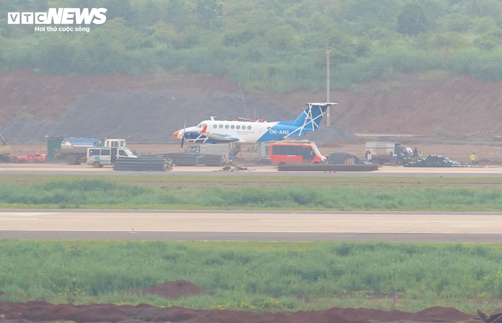 Xem Beechcraft KingAir 300 series bay hiệu chuẩn ở sân bay Long Thành- Ảnh 9.