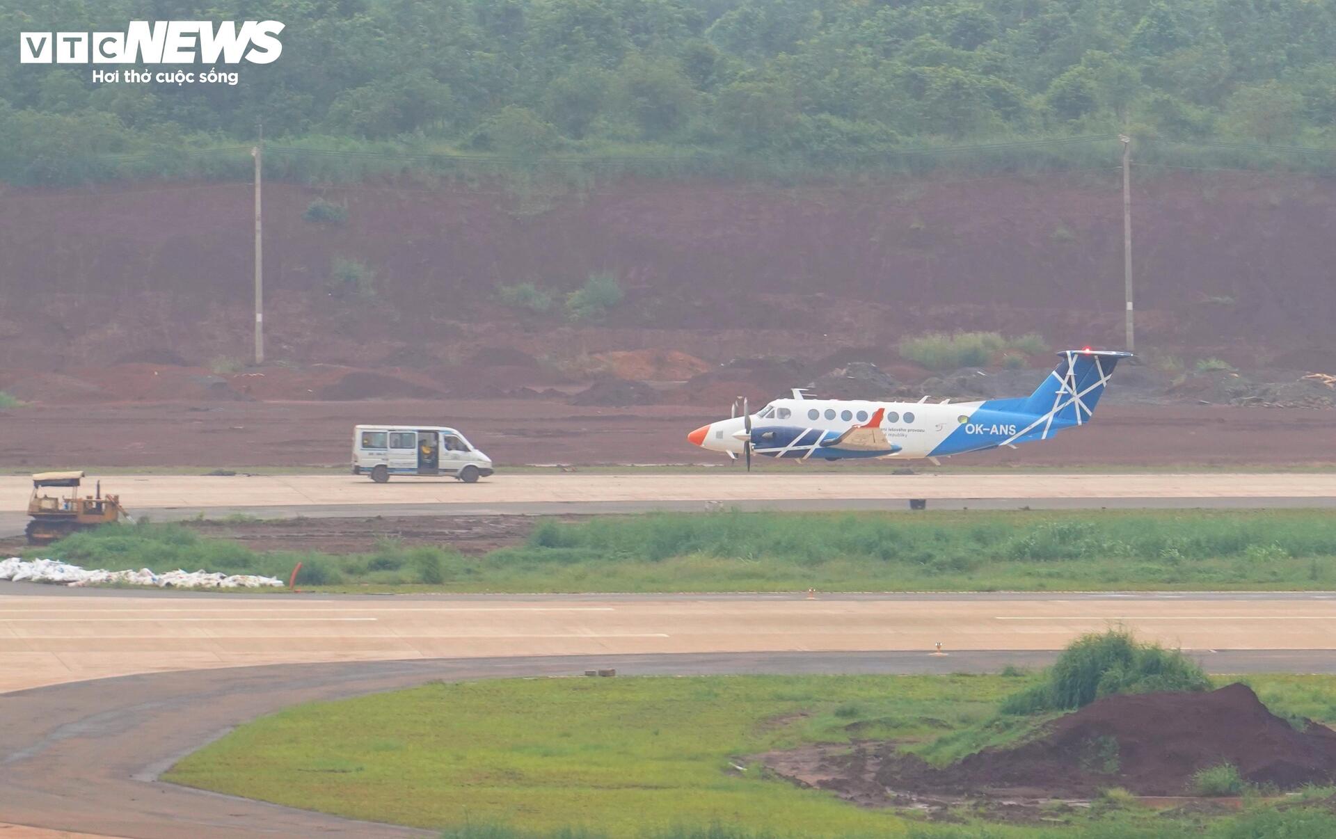Xem Beechcraft KingAir 300 series bay hiệu chuẩn ở sân bay Long Thành- Ảnh 11.