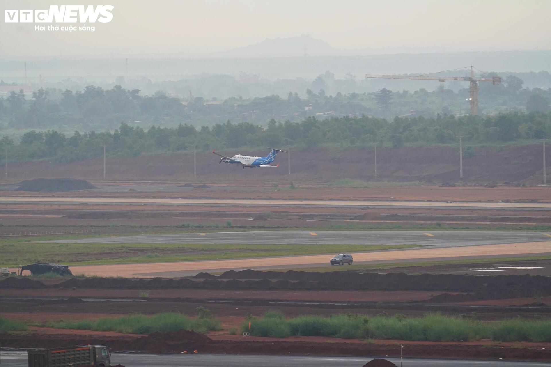 Xem Beechcraft KingAir 300 series bay hiệu chuẩn ở sân bay Long Thành- Ảnh 13.