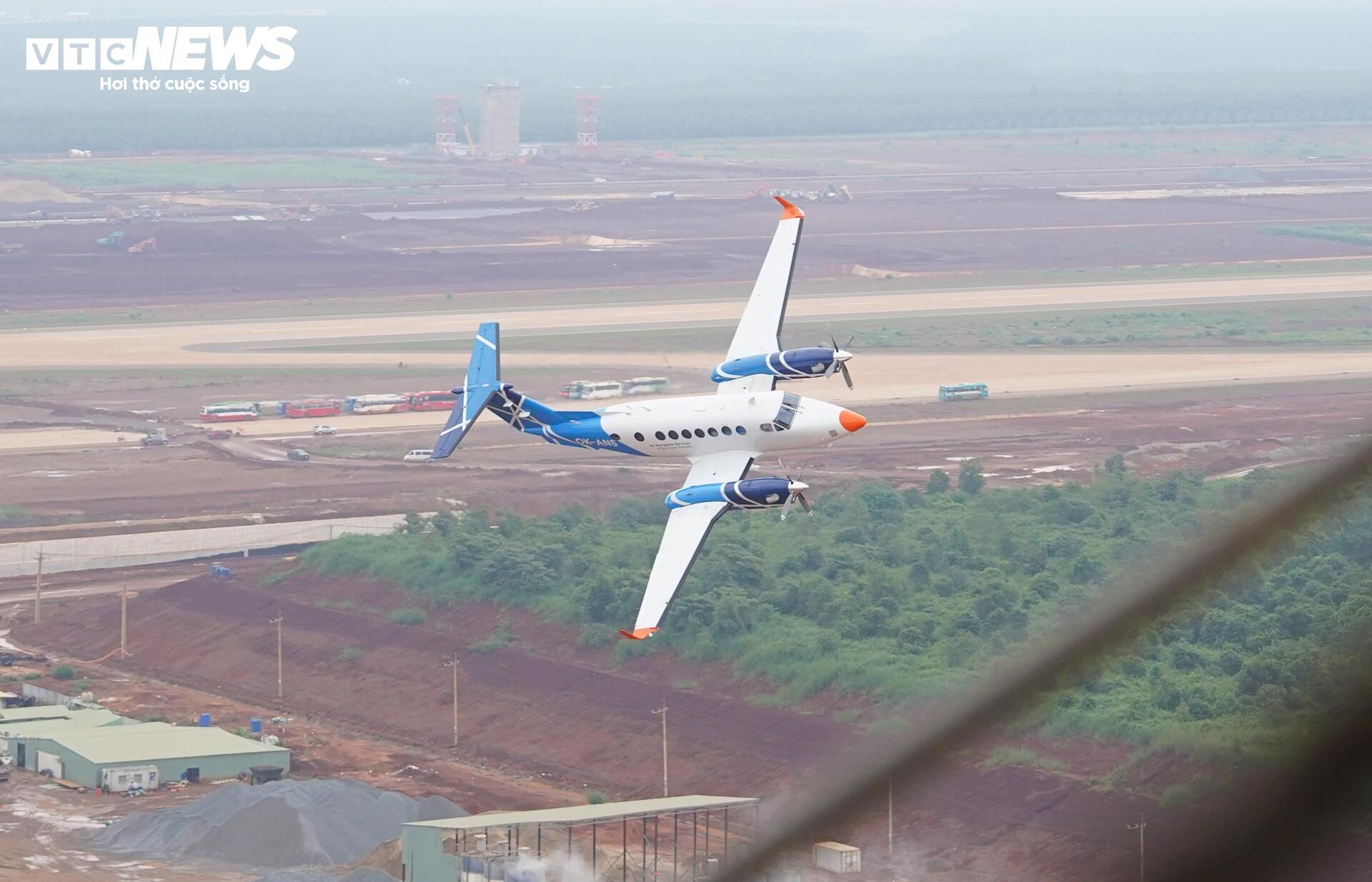 Xem Beechcraft KingAir 300 series bay hiệu chuẩn ở sân bay Long Thành- Ảnh 15.