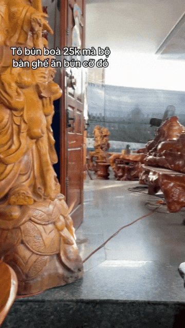 Về kể không ai tin quán bún bò ở Huế mang bàn ghế toàn gỗ quý ra phục vụ khách ăn- Ảnh 3. Về kể không ai tin quán bún bò ở Huế mang bàn ghế toàn gỗ quý ra phục vụ khách ăn- Ảnh 3.