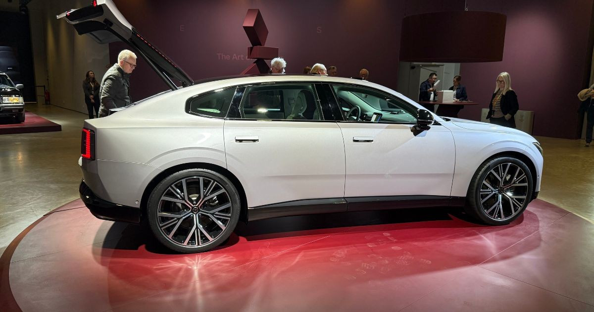 Xe điện sạc nhanh nhất của Volvo sắp cập bến Đông Nam Á- Ảnh 2.