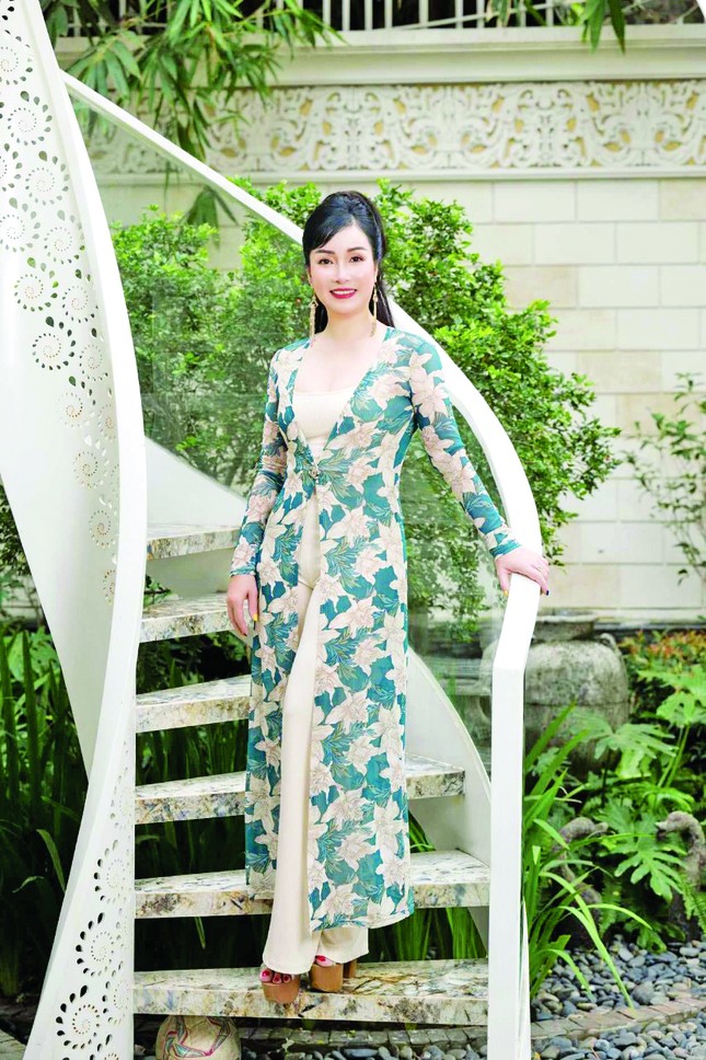 Showbiz Việt có Hoa hậu chỉ cao 1,58m: Gia thế cực khủng, sống bí ẩn bên trong biệt thự 70 tỷ- Ảnh 5.