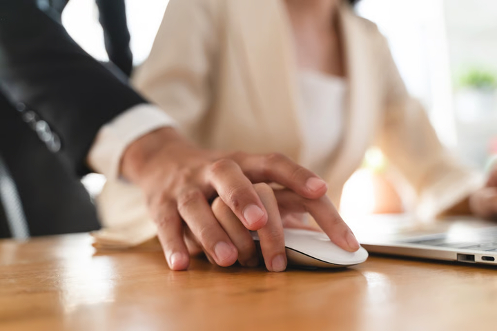 Cặp bồ với nh&acirc;n vi&ecirc;n, nữ 'tổng t&agrave;i' trả hơn 11 tỷ đồng để vợ anh ta ly dị- Ảnh 1.