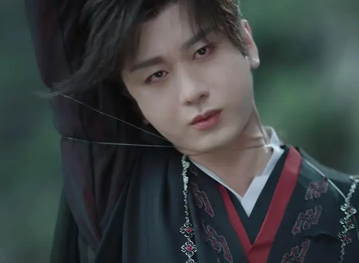 Thảm họa cổ trang 2025 làm "bốc hơi" 4000 tỷ- Ảnh 2. Thảm họa cổ trang 2025 làm "bốc hơi" 4000 tỷ- Ảnh 2.