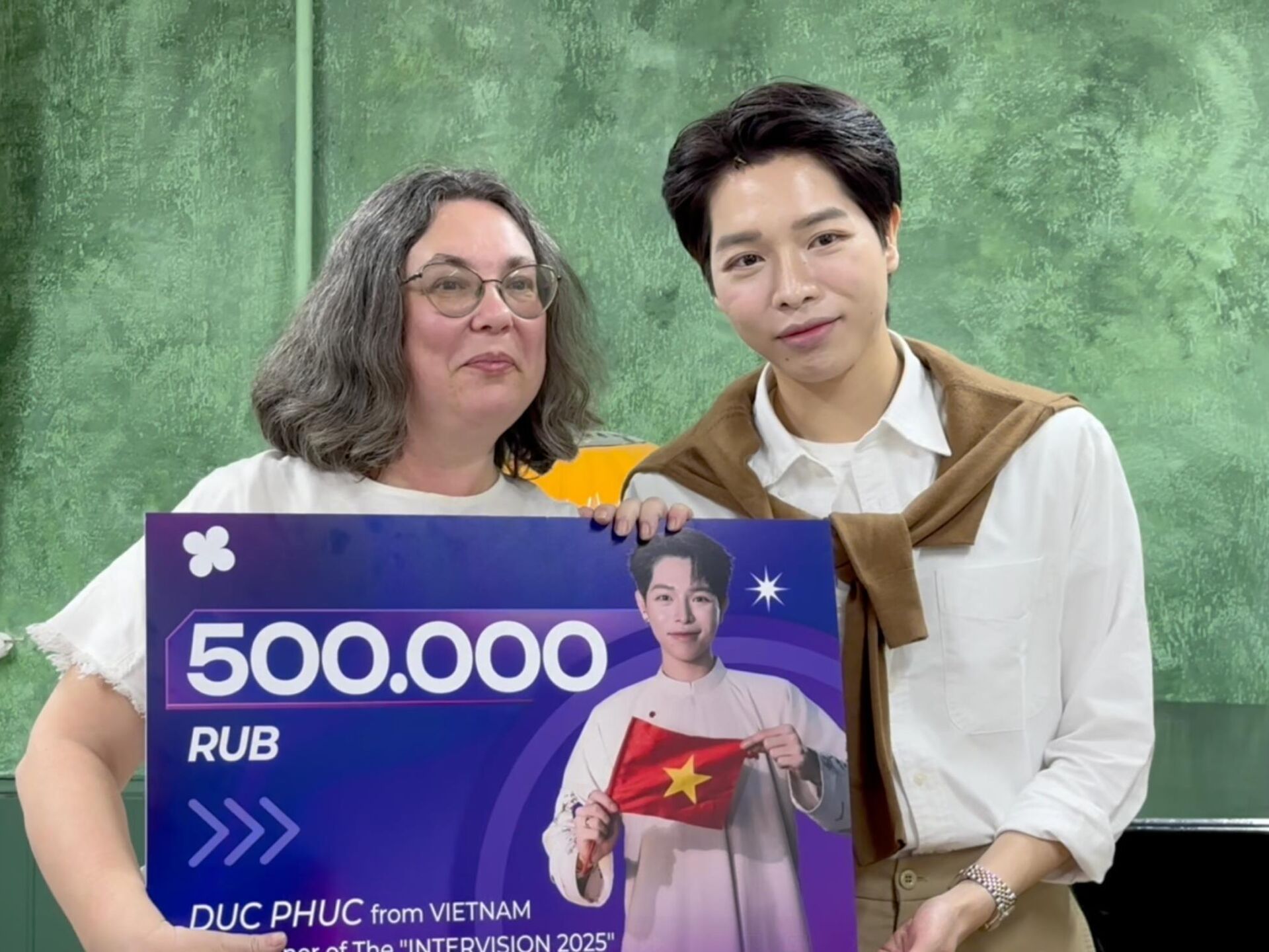 Mẹ Đức Phúc lên tiếng về tranh cãi của con trai- Ảnh 4. Mẹ Đức Phúc lên tiếng về tranh cãi của con trai- Ảnh 4.