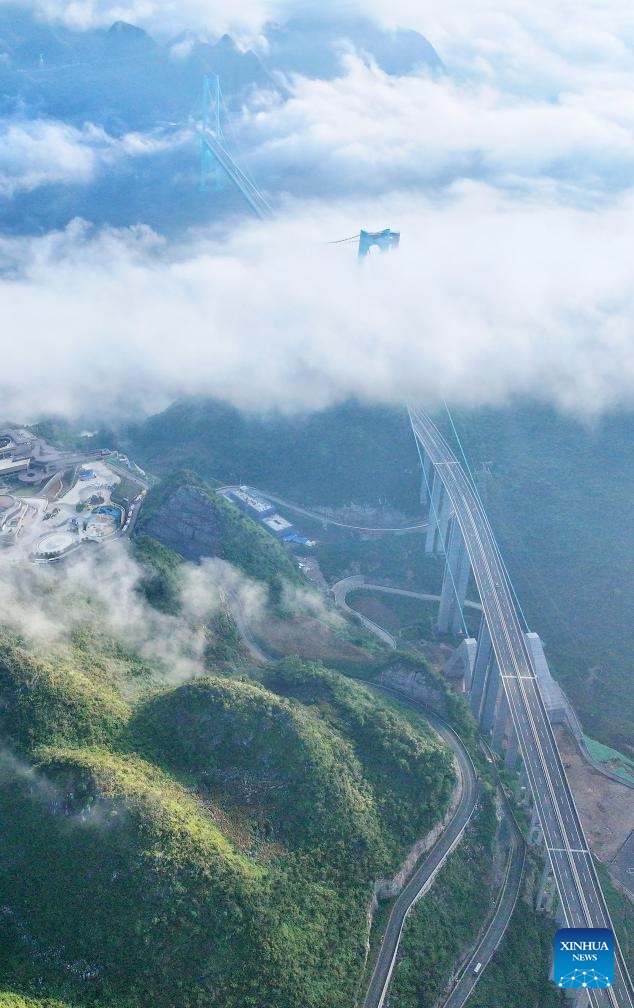 Cận cảnh cây cầu cao nhất thế giới, "chuẩn từng milimet” của Trung Quốc- Ảnh 2.