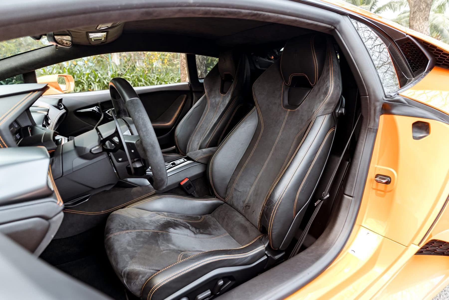 Chiếc Lamborghini Huracan này ‘mất giá hơn 1 tỷ/năm’, bán lại ngang Porsche Taycan mua mới mà vẫn được mác siêu xe- Ảnh 5. Chiếc Lamborghini Huracan này ‘mất giá hơn 1 tỷ/năm’, bán lại ngang Porsche Taycan mua mới mà vẫn được mác siêu xe- Ảnh 5.