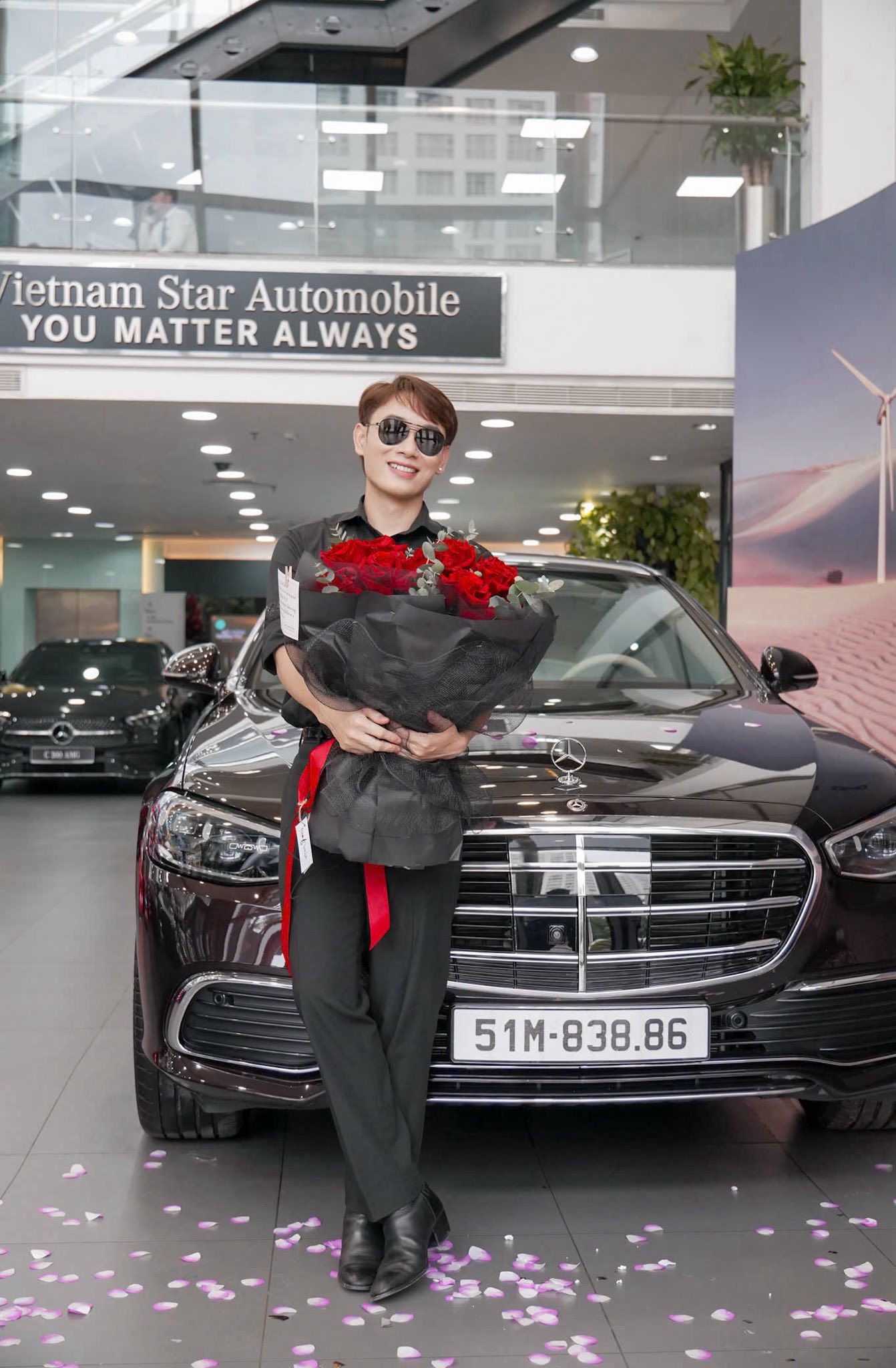 Ca sĩ Trúc Nhân tậu Mercedes-Benz S 450L trước thềm biểu diễn tại BCA 2025, nhập hội cùng Bích Phương, Hoà Minzy- Ảnh 2.