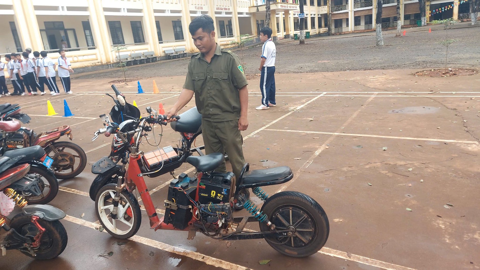 Công an Đồng Nai kiểm tra loạt tiệm sửa xe- Ảnh 3. Công an Đồng Nai kiểm tra loạt tiệm sửa xe- Ảnh 3.