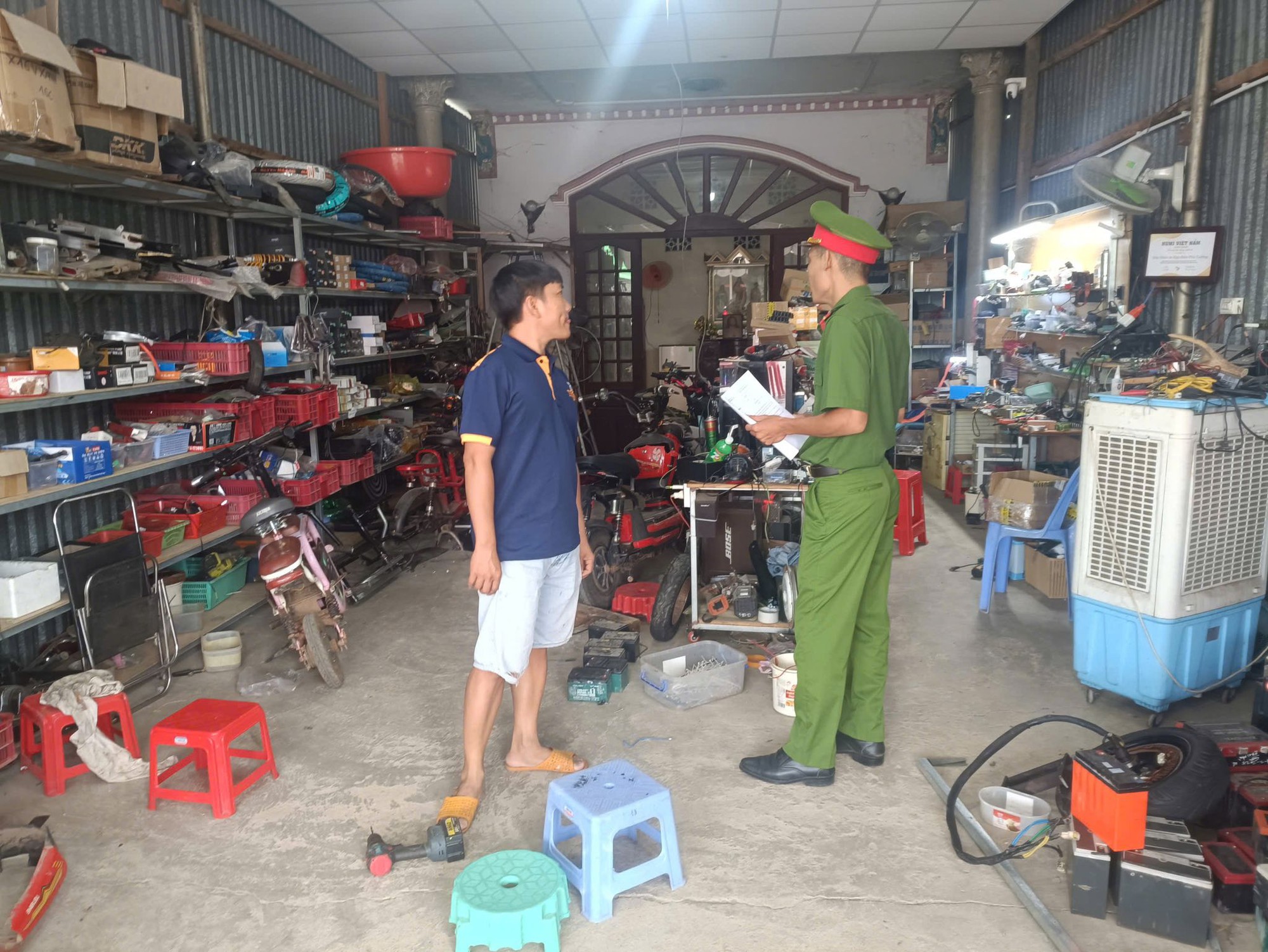 Công an Đồng Nai kiểm tra loạt tiệm sửa xe- Ảnh 4. Công an Đồng Nai kiểm tra loạt tiệm sửa xe- Ảnh 4.