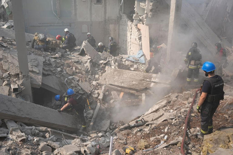 Ukraine di rời nhà máy vũ khí sang quốc gia NATO: 'Lá chắn' mới chống tên lửa Nga- Ảnh 1.