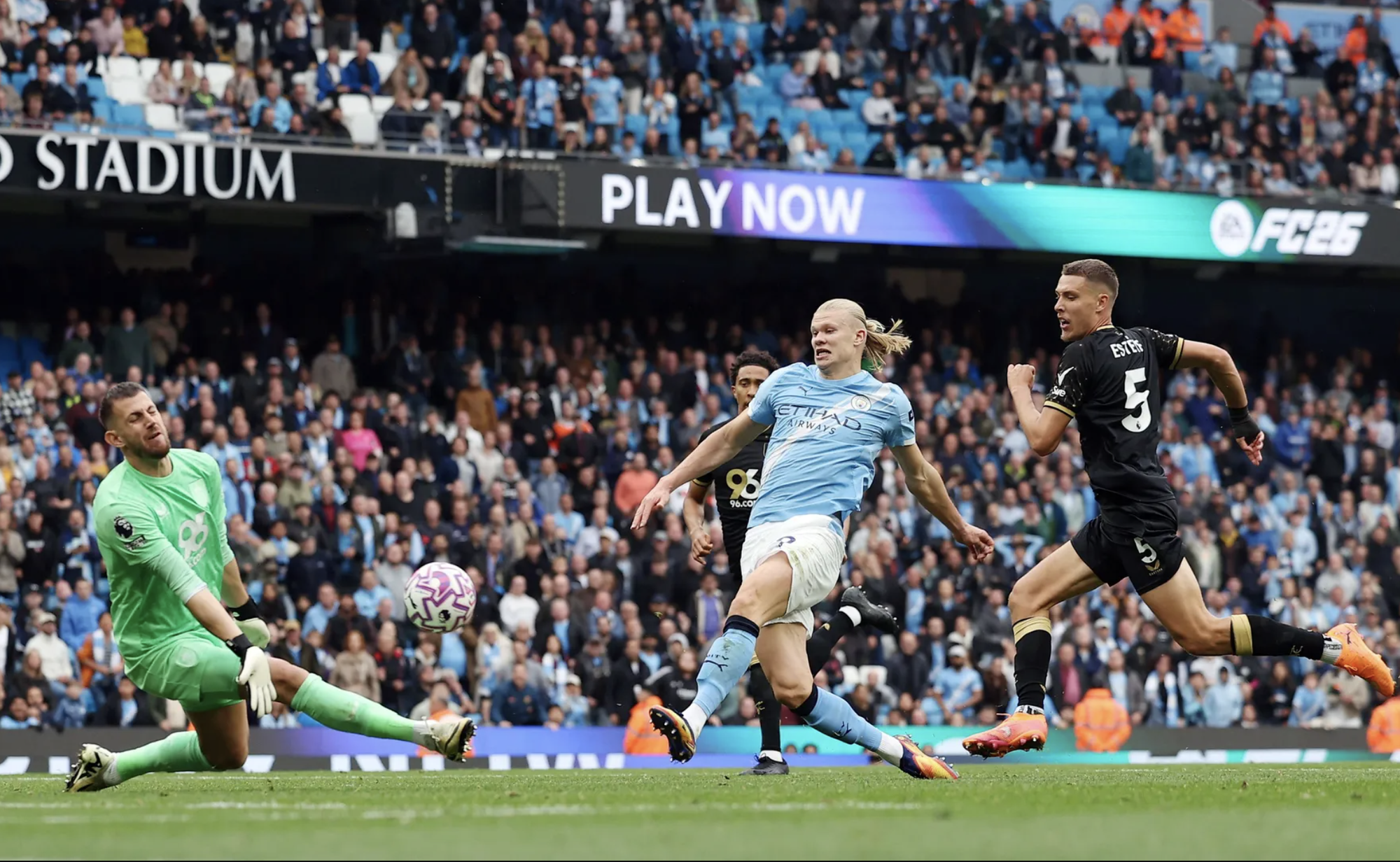 Thắng Burnley bằng hai c&uacute; đ&uacute;p, Man City bay cao Top 5 Ngoại hạng- Ảnh 5.