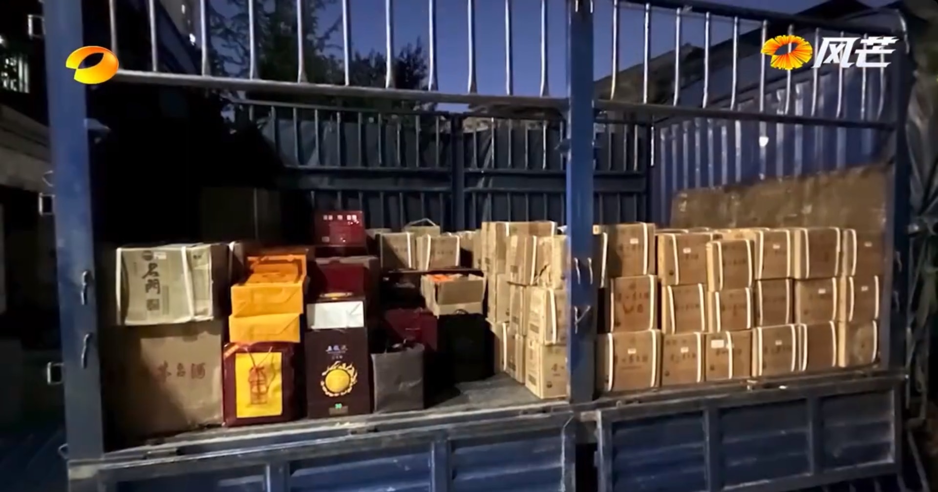 Chấn động Trung Quốc: 5 máy đếm tiền ‘sập nguồn’ vì bức tường tiền trong nhà quan tham- Ảnh 3.