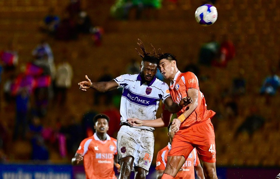 HLV Anh Đức không lo bị sa thải dù Becamex TPHCM thua 5 trận liền- Ảnh 2.