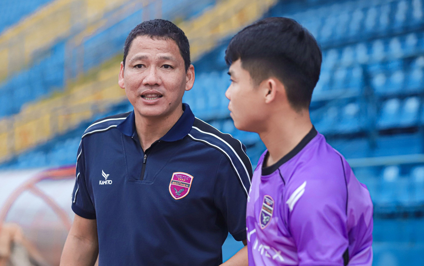 HLV Anh Đức không lo bị sa thải dù Becamex TPHCM thua 5 trận liền- Ảnh 1.