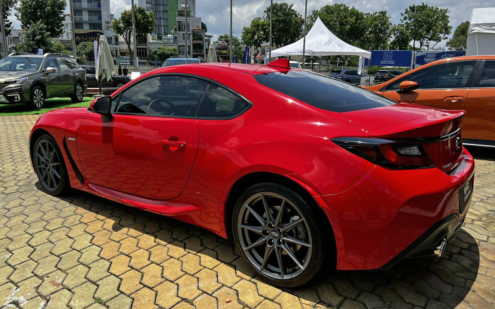 Cường đô la 'tậu' Subaru BRZ số sàn, dân mạng đùa: ‘May có bộ tem mới phân biệt được đâu là xe mới mua’- Ảnh 6.