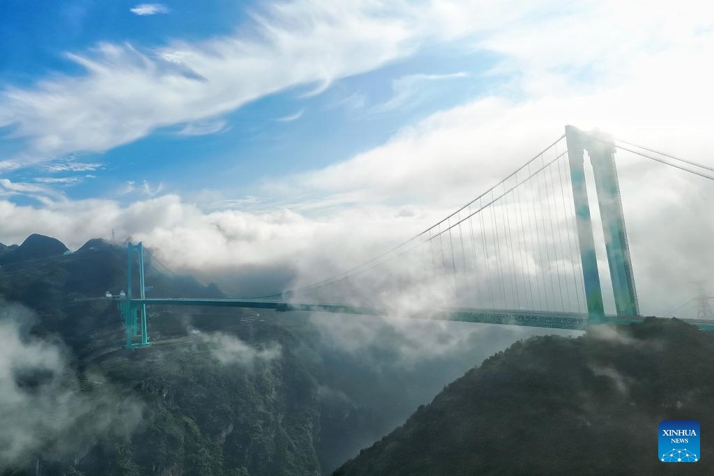 Cận cảnh cây cầu cao nhất thế giới, "chuẩn từng milimet” của Trung Quốc- Ảnh 1.