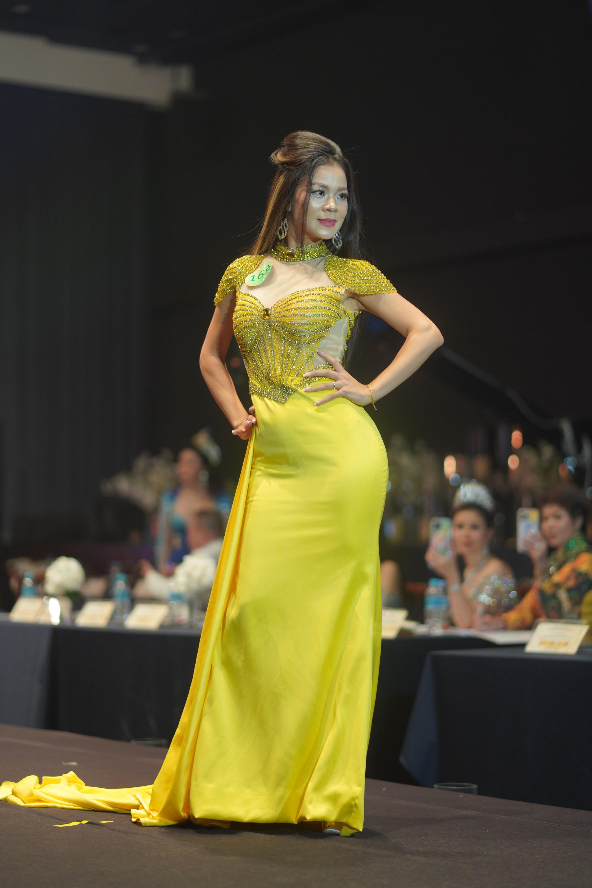 Cuộc sống của Tân Lê - người đẹp 2 lần đội vương miện- Ảnh 2. Cuộc sống của Tân Lê - người đẹp 2 lần đội vương miện- Ảnh 2.