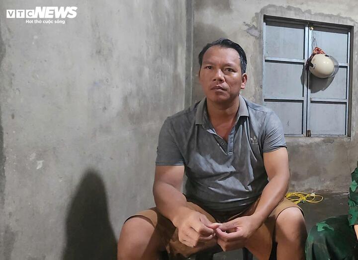 Những người h&ugrave;ng đưa thuyền vượt s&oacute;ng dữ cứu 7 người vụ ch&igrave;m t&agrave;u ở Quảng Trị- Ảnh 2.