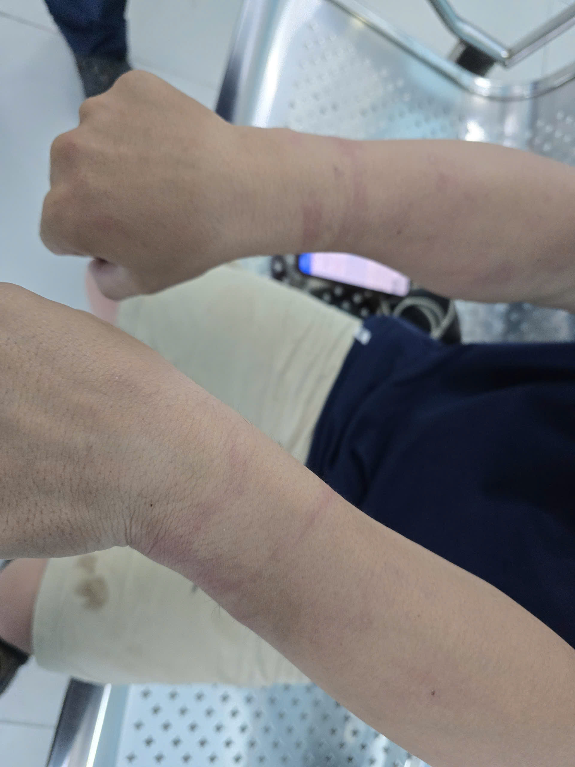 Ph&oacute;ng vi&ecirc;n VOV bị c&ograve;ng tay khi t&aacute;c nghiệp, chủ tịch UBND phường An Ph&uacute; Đ&ocirc;ng n&oacute;i g&igrave;?- Ảnh 3.