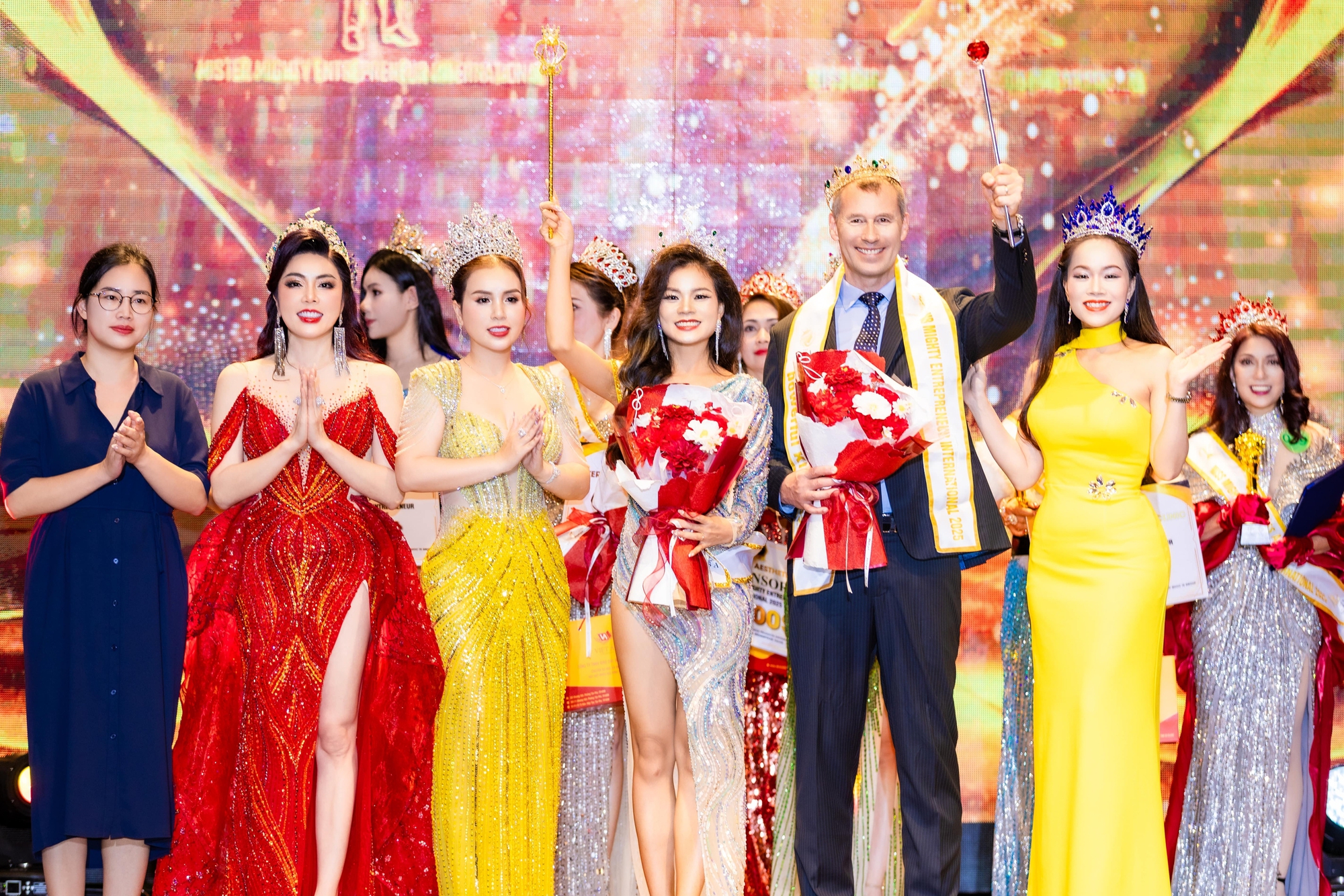 Cuộc sống của Tân Lê - người đẹp 2 lần đội vương miện- Ảnh 3. Cuộc sống của Tân Lê - người đẹp 2 lần đội vương miện- Ảnh 3.