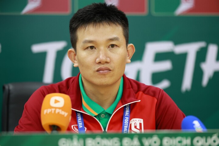 HLV thứ hai mất việc sau 5 vòng đấu tại V.League- Ảnh 1.
