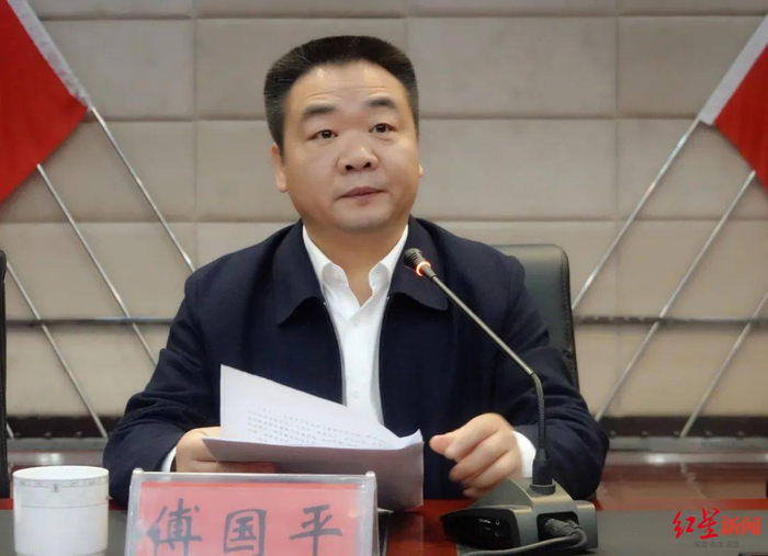 Chấn động Trung Quốc: 5 máy đếm tiền ‘sập nguồn’ vì bức tường tiền trong nhà quan tham- Ảnh 1.