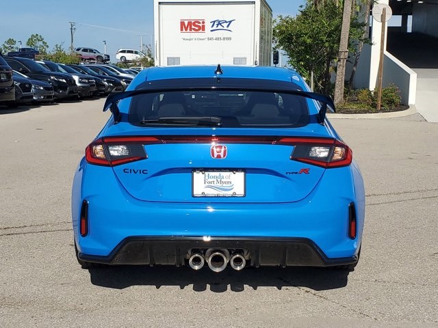 'Bia kèm lạc' không chỉ có tại Việt Nam: Đại lý này công khai kênh giá gần 400 triệu đồng đối với Civic Type R- Ảnh 8. 'Bia kèm lạc' không chỉ có tại Việt Nam: Đại lý này công khai kênh giá gần 400 triệu đồng đối với Civic Type R- Ảnh 8.