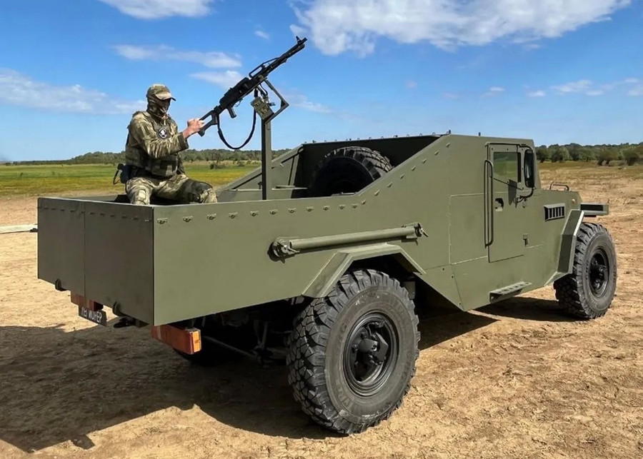 Xe bán tải bọc thép Legionnaire gây bất ngờ khi xuất hiện- Ảnh 2.