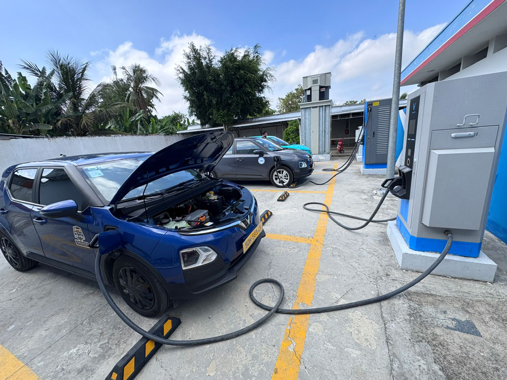 V-Green của tỉ phú Phạm Nhật Vượng đề xuất không áp giá điện khung giờ cao điểm với trạm sạc- Ảnh 1. V-Green của tỉ phú Phạm Nhật Vượng đề xuất không áp giá điện khung giờ cao điểm với trạm sạc- Ảnh 1.