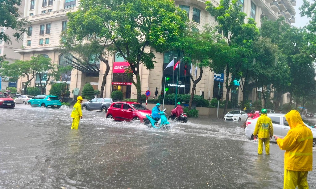 Khi nào Hà Nội chấm dứt mưa to đến rất to?- Ảnh 1.