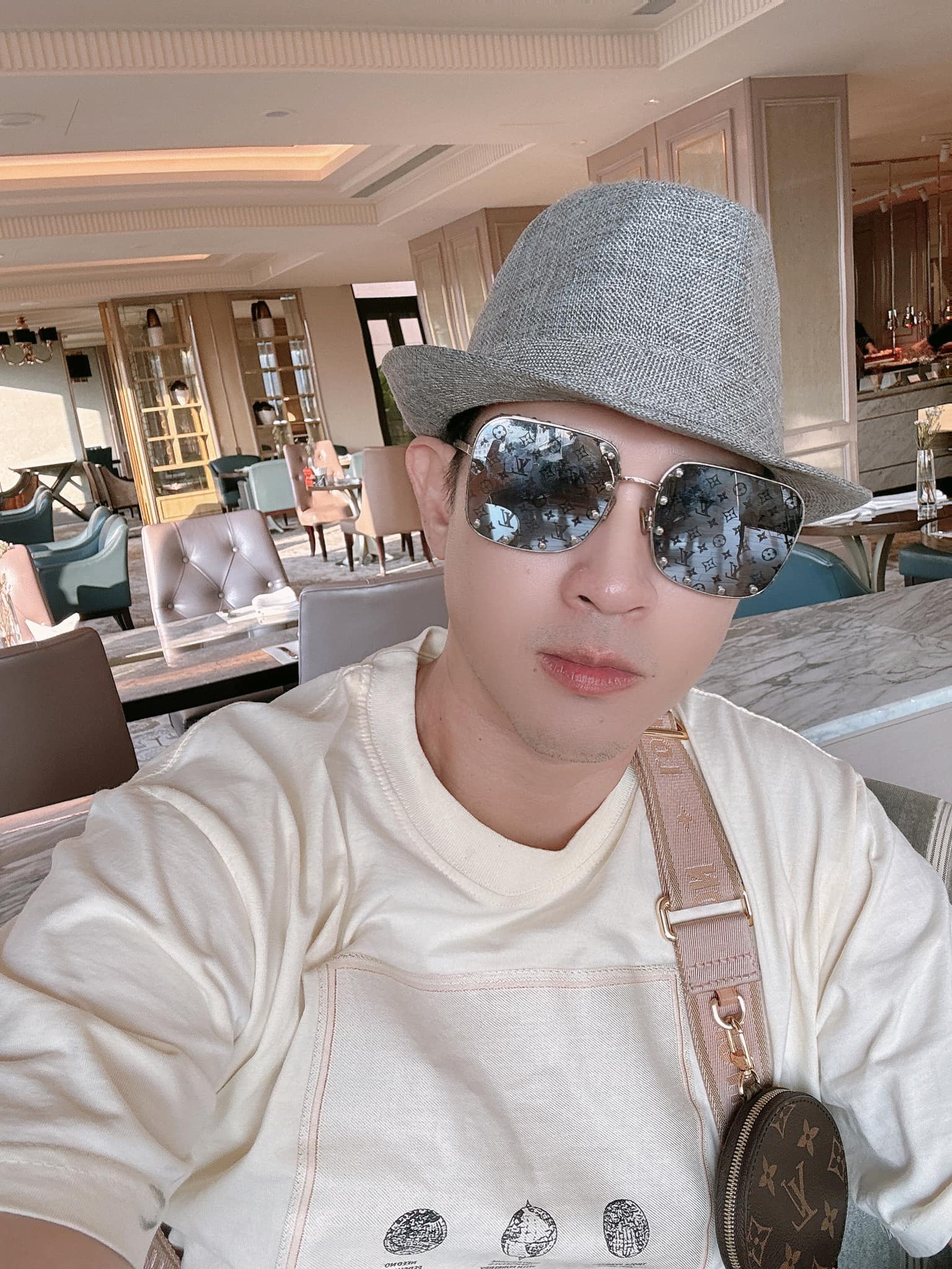 Ngoại hình ca sĩ giữ chức Viện phó, thỉnh thoảng chốt đơn một căn nhà, 50 tuổi rất giàu nhưng chưa vợ con- Ảnh 4. Ngoại hình ca sĩ giữ chức Viện phó, thỉnh thoảng chốt đơn một căn nhà, 50 tuổi rất giàu nhưng chưa vợ con- Ảnh 4.