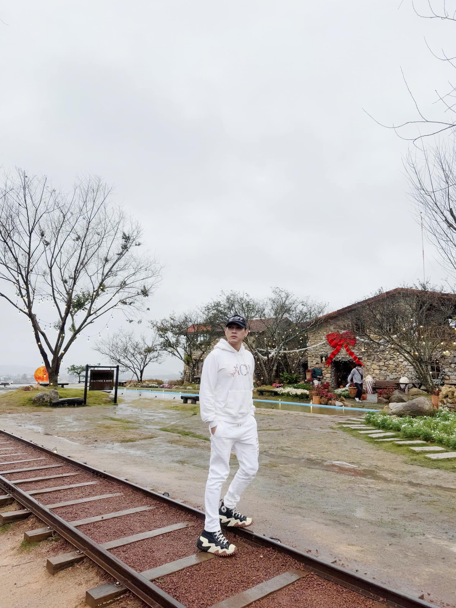 Ngoại hình ca sĩ giữ chức Viện phó, thỉnh thoảng chốt đơn một căn nhà, 50 tuổi rất giàu nhưng chưa vợ con- Ảnh 12. Ngoại hình ca sĩ giữ chức Viện phó, thỉnh thoảng chốt đơn một căn nhà, 50 tuổi rất giàu nhưng chưa vợ con- Ảnh 12.