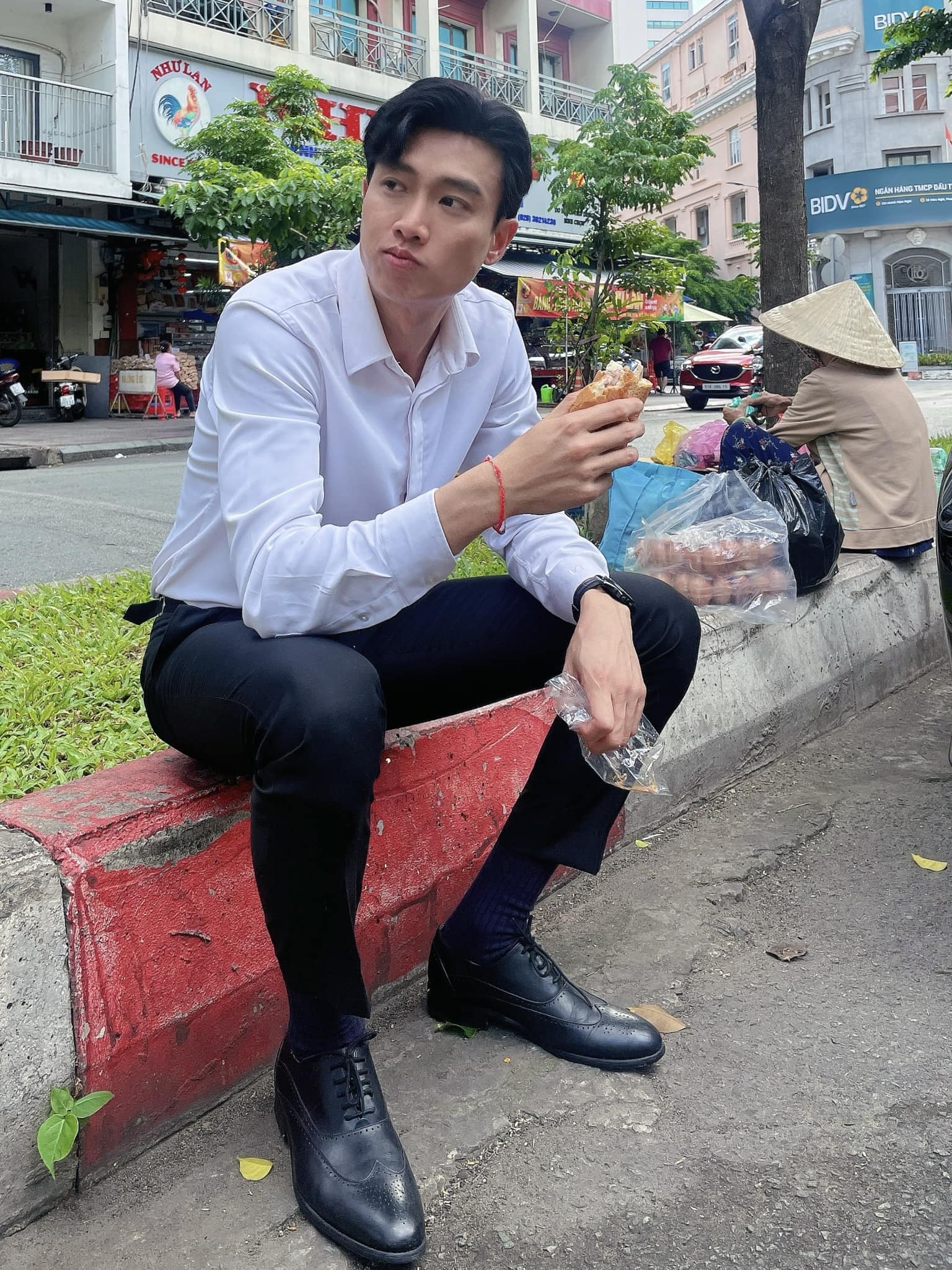 Ngoại hình nam nghệ sĩ sở hữu 2 biệt thự 70 tỷ ở TP.HCM - Cần Thơ, bị đồn đào hoa nhưng U40 chưa vợ- Ảnh 2. Ngoại hình nam nghệ sĩ sở hữu 2 biệt thự 70 tỷ ở TP.HCM - Cần Thơ, bị đồn đào hoa nhưng U40 chưa vợ- Ảnh 2.