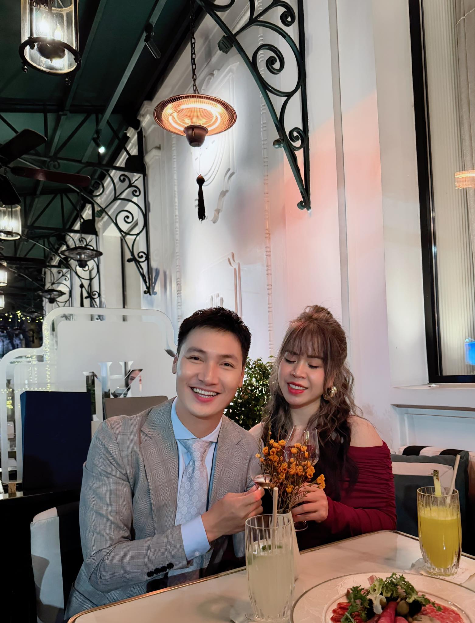 Ngoại hình của nam nghệ sĩ hào hoa, yêu vợ bậc nhất showbiz, có nhà từ Hà Nội đến Hưng Yên, Phú Thọ- Ảnh 6. Ngoại hình của nam nghệ sĩ hào hoa, yêu vợ bậc nhất showbiz, có nhà từ Hà Nội đến Hưng Yên, Phú Thọ- Ảnh 6.