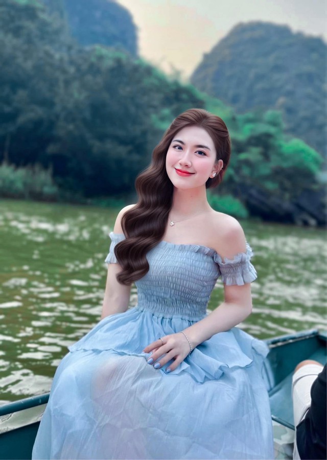 Văn Doanh Nhi – Ái nữ nhà Văn Sỹ trứ danh bóng đá Nghệ An gây thương nhớ với nhan sắc cuốn hút- Ảnh 4. Văn Doanh Nhi – Ái nữ nhà Văn Sỹ trứ danh bóng đá Nghệ An gây thương nhớ với nhan sắc cuốn hút- Ảnh 4.