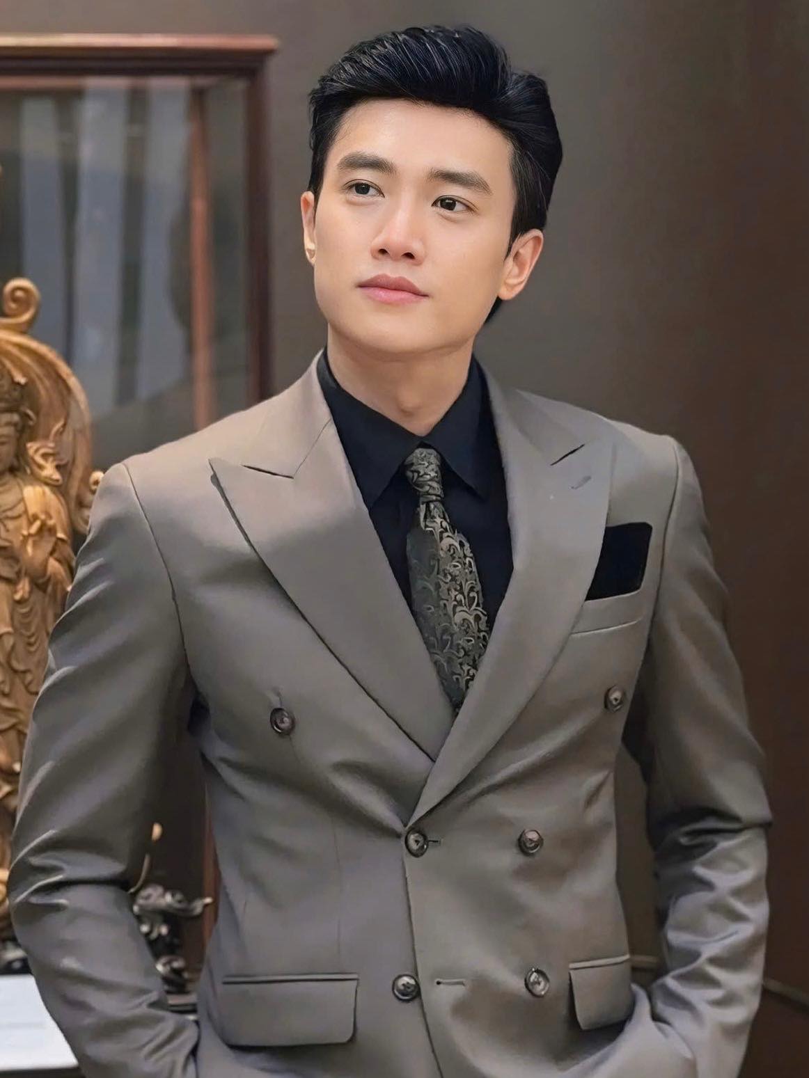 Ngoại hình nam nghệ sĩ sở hữu 2 biệt thự 70 tỷ ở TP.HCM - Cần Thơ, bị đồn đào hoa nhưng U40 chưa vợ- Ảnh 3. Ngoại hình nam nghệ sĩ sở hữu 2 biệt thự 70 tỷ ở TP.HCM - Cần Thơ, bị đồn đào hoa nhưng U40 chưa vợ- Ảnh 3.