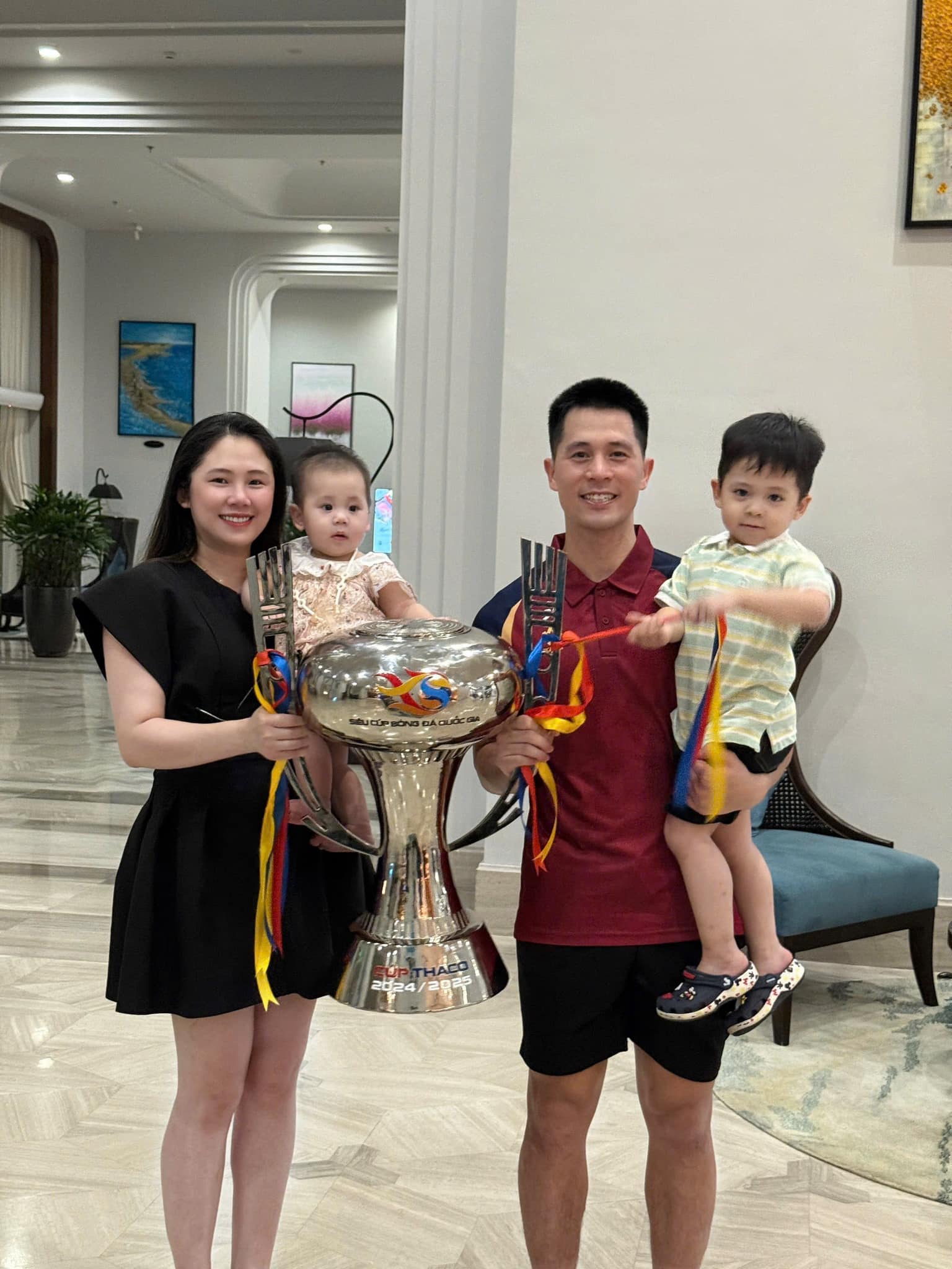 Cầu thủ nổi tiếng cưới cô gái Điện Biên, 2 năm sau cuộc sống khiến ai cũng ngưỡng mộ- Ảnh 3. Cầu thủ nổi tiếng cưới cô gái Điện Biên, 2 năm sau cuộc sống khiến ai cũng ngưỡng mộ- Ảnh 3.