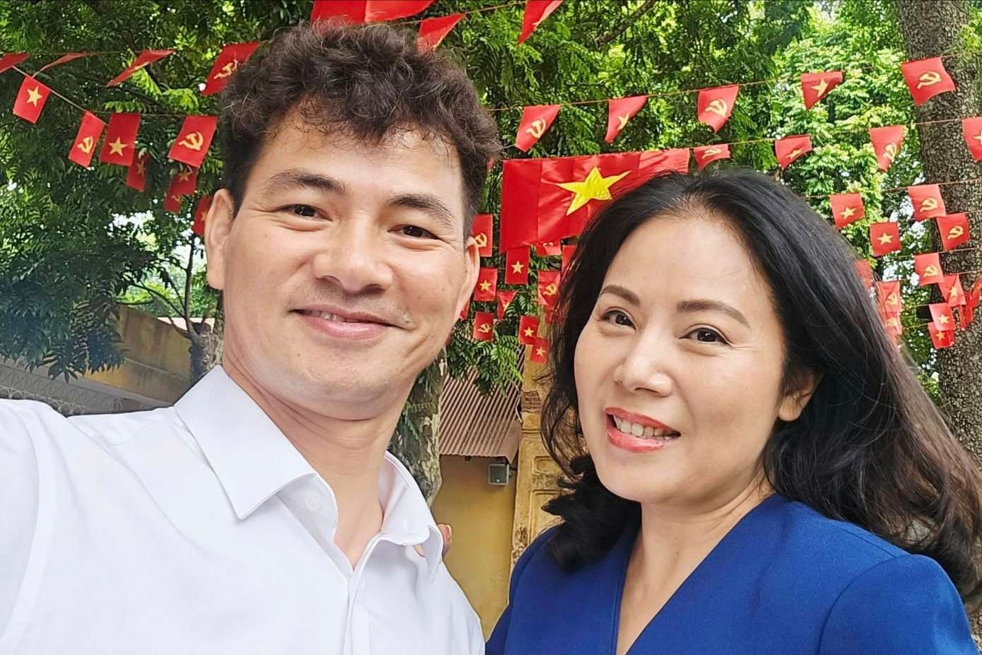 NSND Xuân Bắc và Hồng của 'Sóng ở đáy sông' sau 25 năm- Ảnh 1. NSND Xuân Bắc và Hồng của 'Sóng ở đáy sông' sau 25 năm- Ảnh 1.