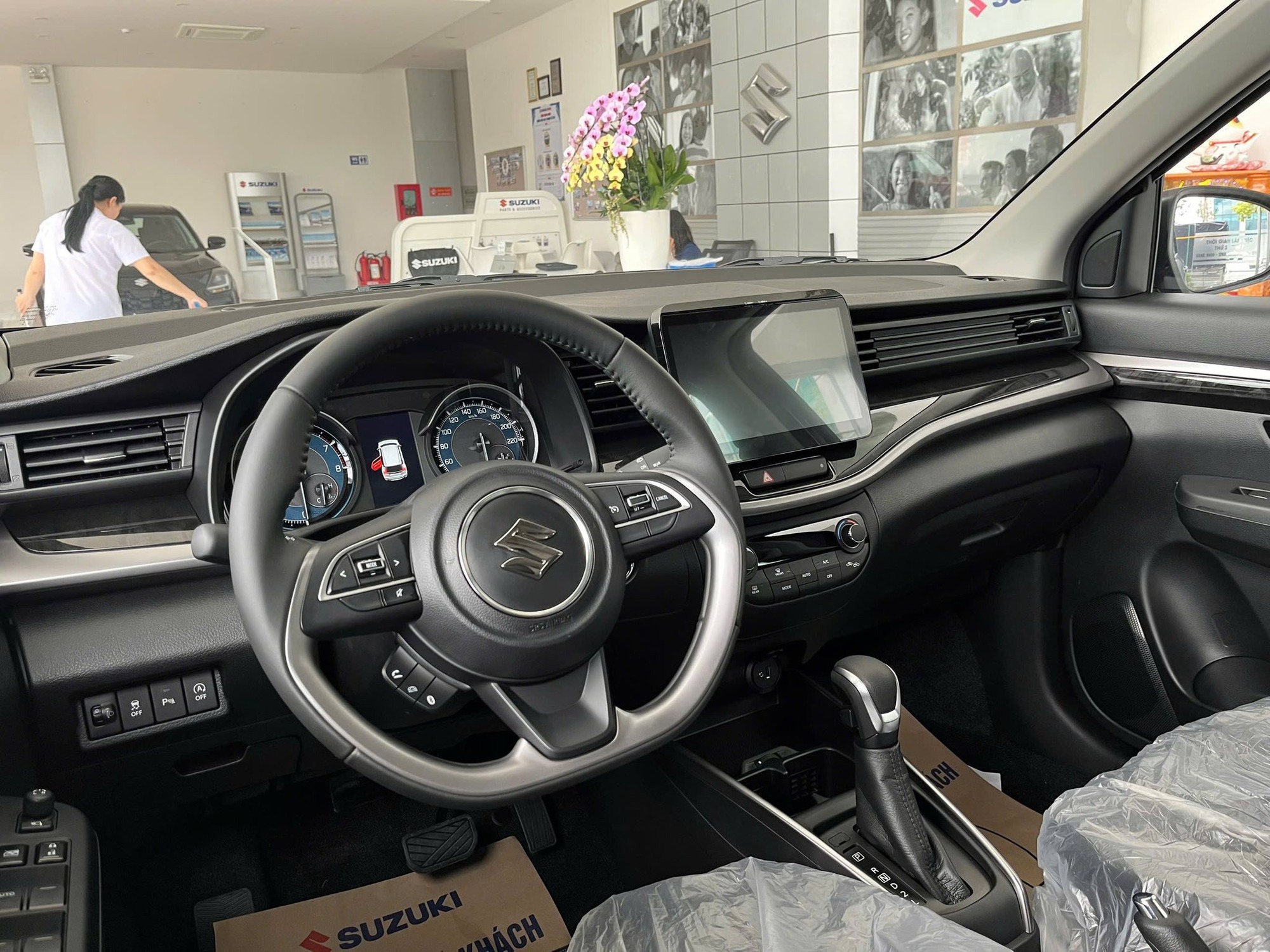 Suzuki XL7 Black Edition bản đặc biệt giảm 70 triệu tại đại lý: Giá thực tế chưa đến 530 triệu đồng, tăng sức cạnh tranh lên Xpander và Veloz Cross- Ảnh 6.