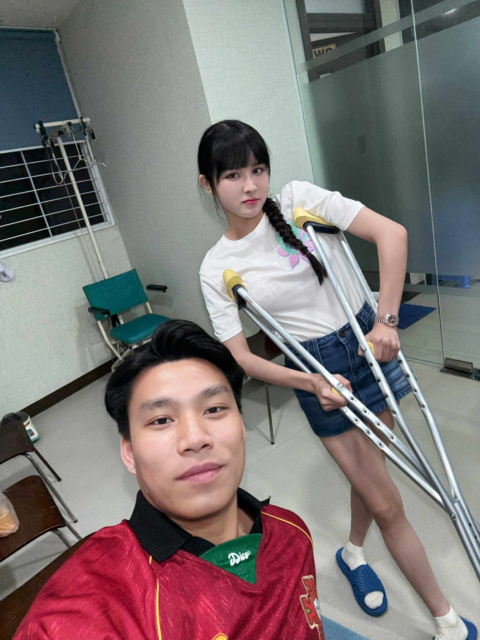 Văn Thanh rưng rưng xúc động khi bạn gái 
