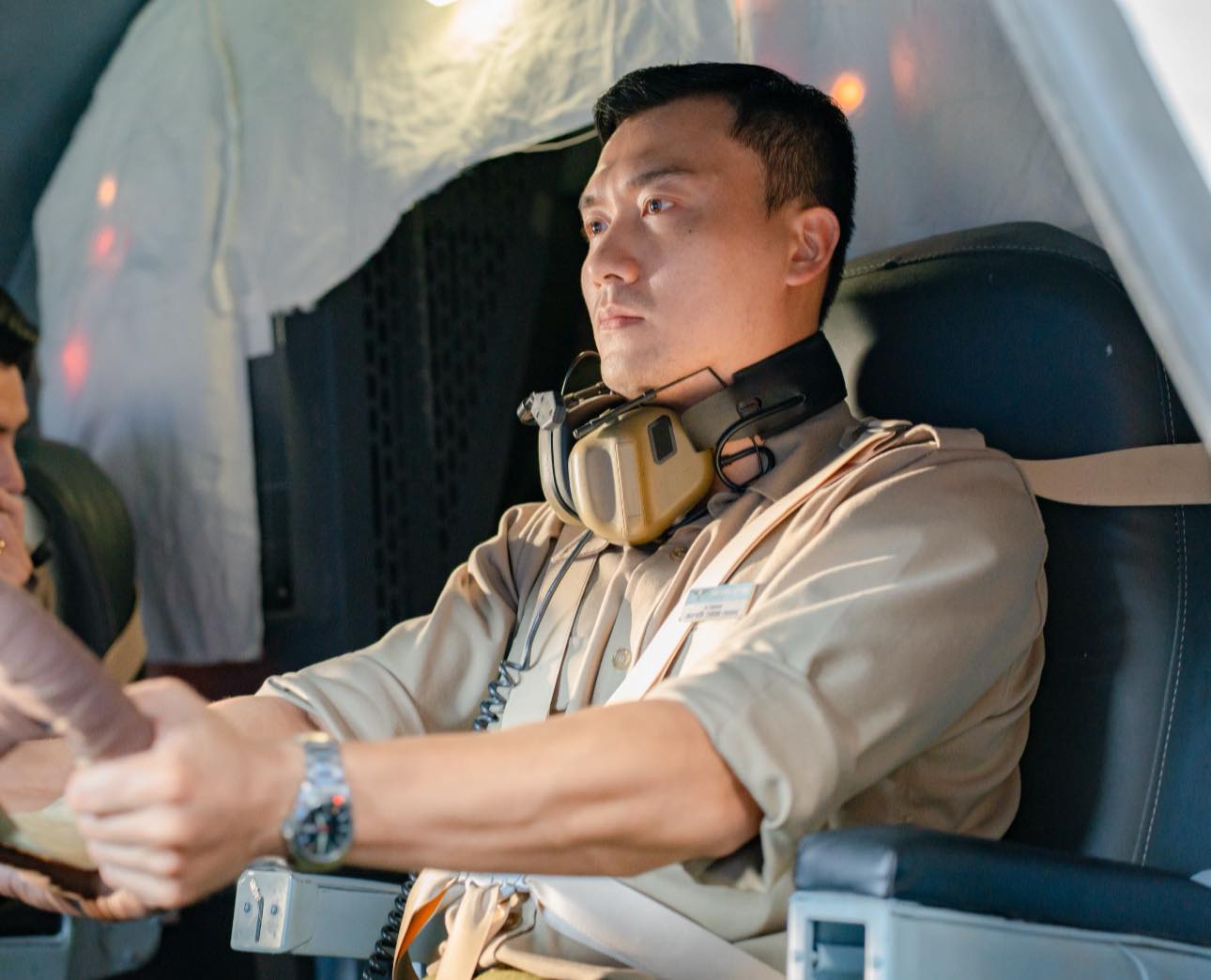 Tử Chiến Trên Không có 1 mỹ nam “mặt búng ra phản diện”, trừng mắt thôi mà khán giả run cả người- Ảnh 2.