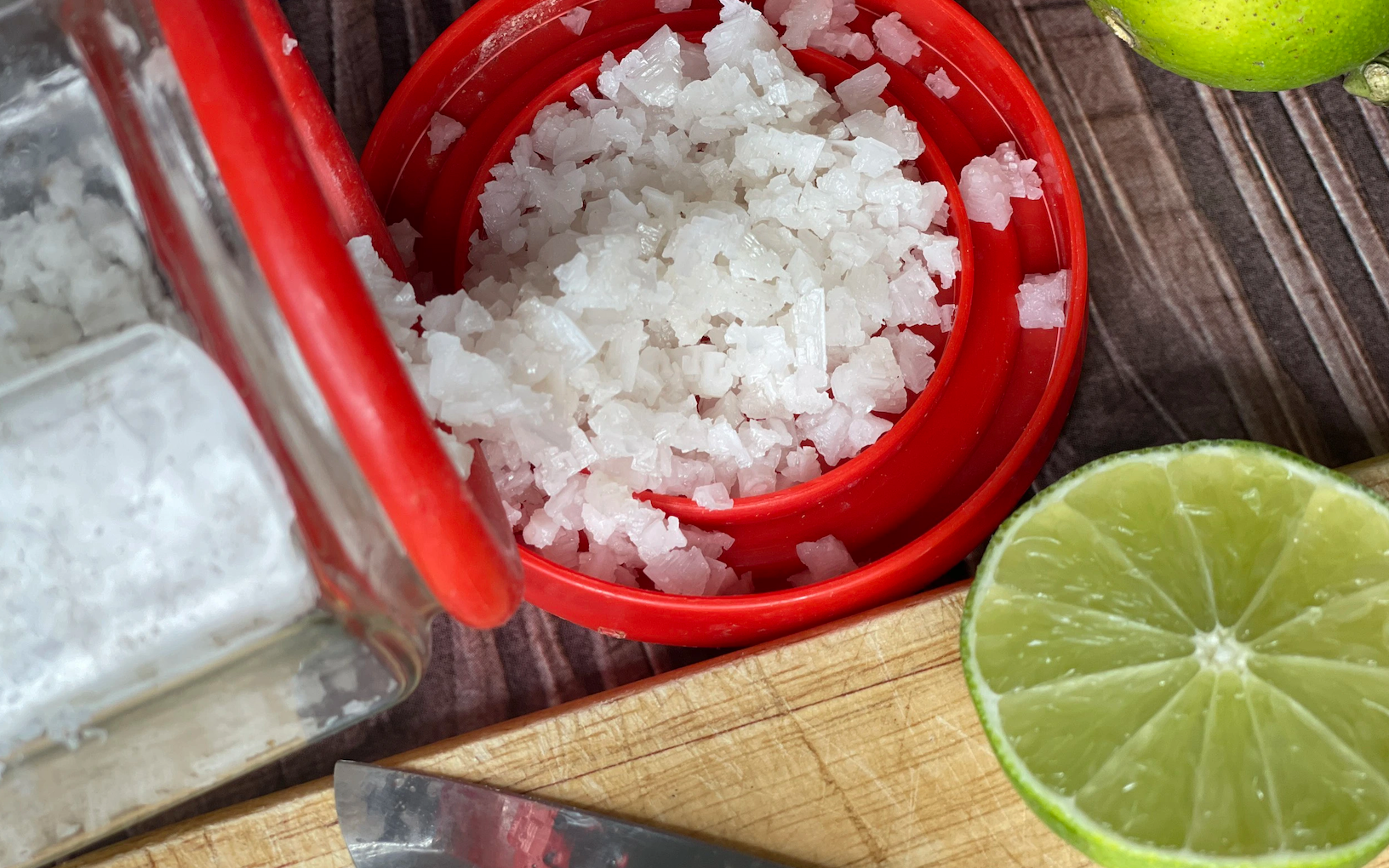 “Khỏi tăng huyết áp, tiểu đường, thận khỏe” chỉ nhờ uống nước chanh muối? Chuyên gia phản bác- Ảnh 1.