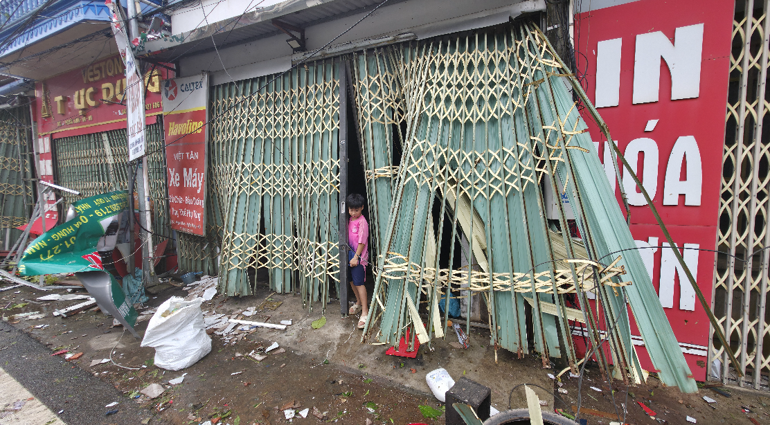 Tang thương Ninh Bình sau lốc xoáy: Con trai nạn nhân rụng rời khi chứng kiến căn nhà của cha mẹ đổ sập, mất đi cả hai người thân trong chớp mắt- Ảnh 7. Tang thương Ninh Bình sau lốc xoáy: Con trai nạn nhân rụng rời khi chứng kiến căn nhà của cha mẹ đổ sập, mất đi cả hai người thân trong chớp mắt- Ảnh 7.