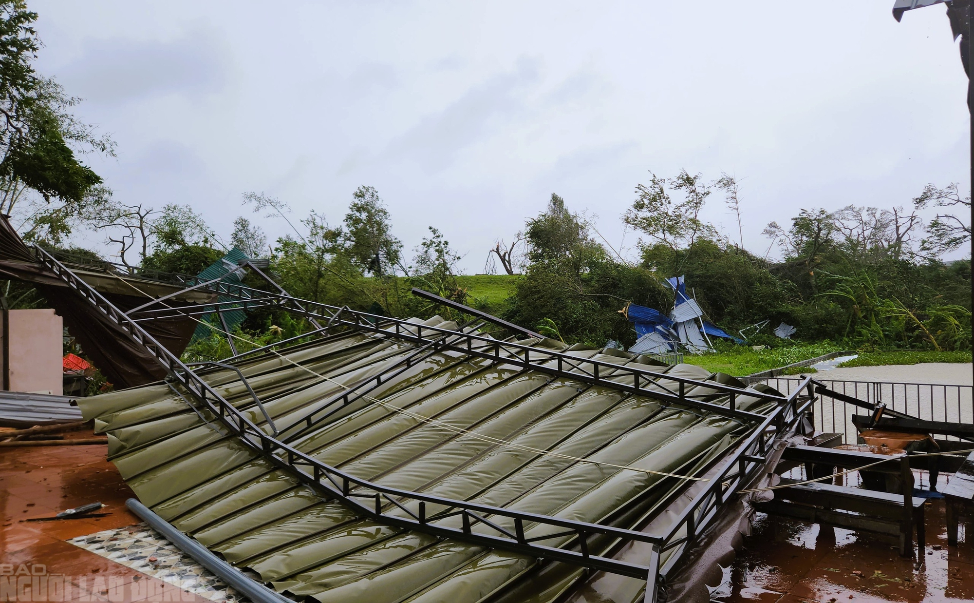 Hiện trường tan hoang sau trận lốc xoáy kinh hoàng ở Thanh Hóa- Ảnh 5. Hiện trường tan hoang sau trận lốc xoáy kinh hoàng ở Thanh Hóa- Ảnh 5.