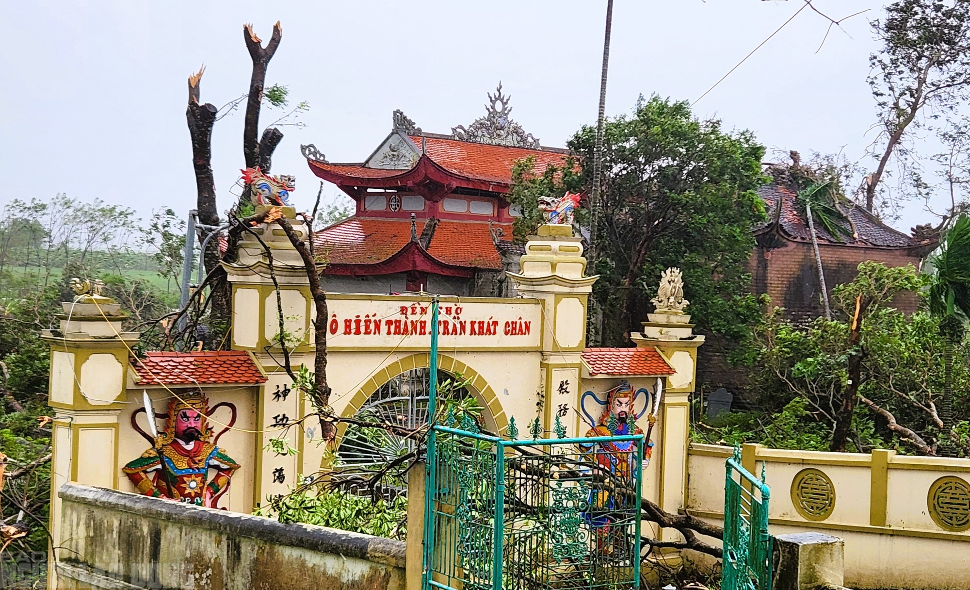 Hiện trường tan hoang sau trận lốc xoáy kinh hoàng ở Thanh Hóa- Ảnh 10. Hiện trường tan hoang sau trận lốc xoáy kinh hoàng ở Thanh Hóa- Ảnh 10.