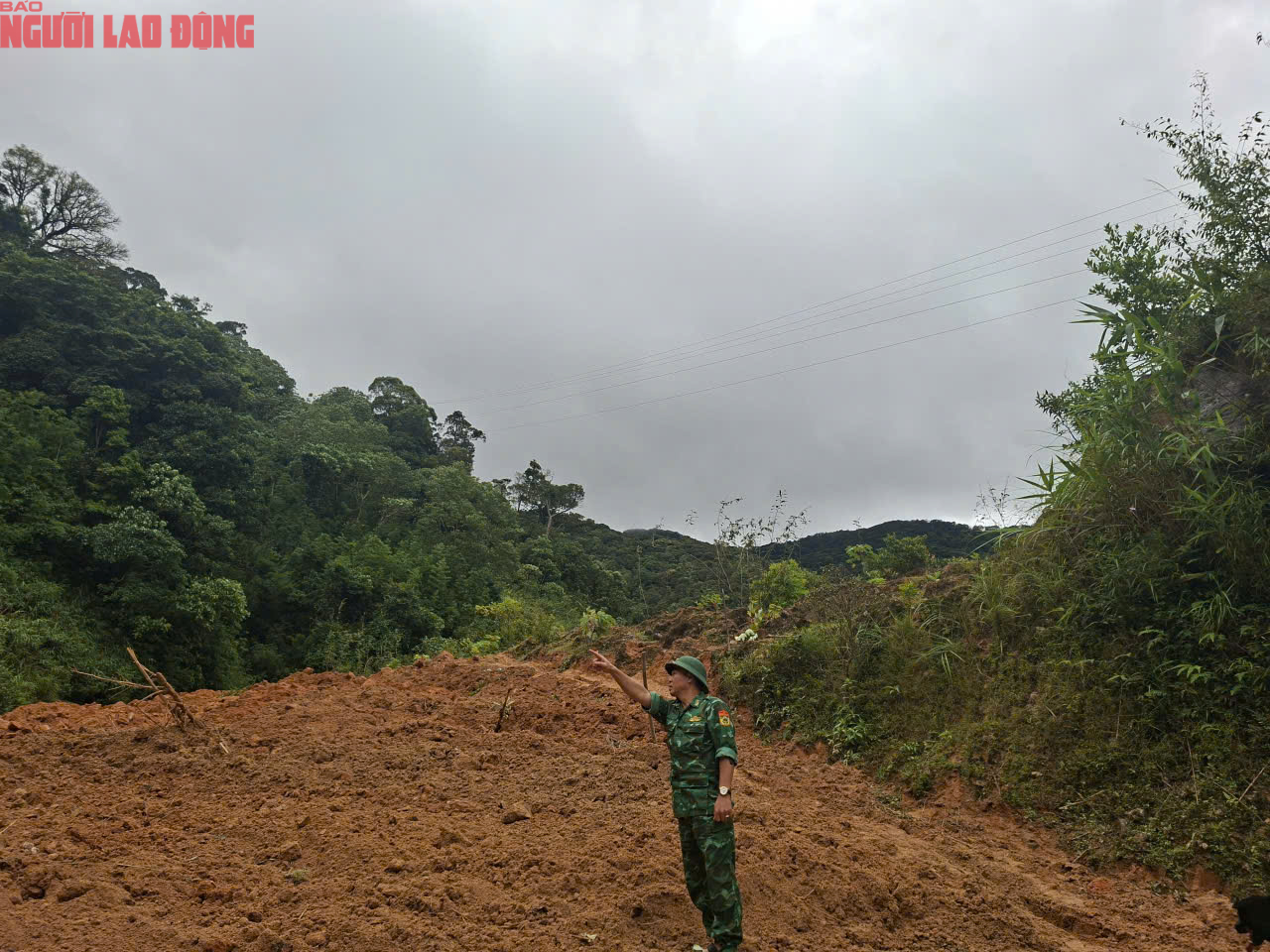 Sạt lở nghiêm trọng trên đường Hồ Chí Minh nhánh Tây đoạn qua Quảng Trị, giao thông bị chia cắt- Ảnh 2.