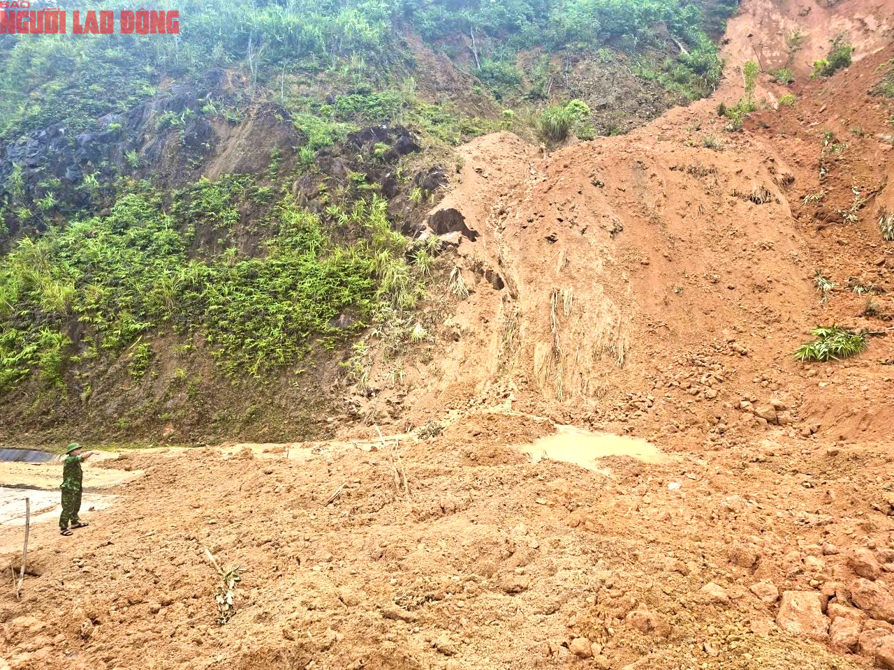 Sạt lở nghiêm trọng trên đường Hồ Chí Minh nhánh Tây đoạn qua Quảng Trị, giao thông bị chia cắt- Ảnh 4.